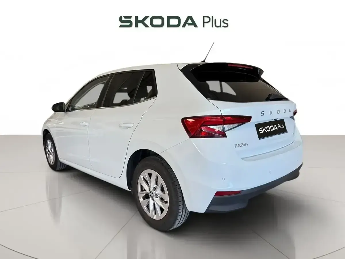 Usado Skoda Fabia Selection 95 CV (69 kW) 2025 Blanco Utilitario