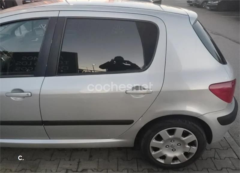 Usado Peugeot 307 110 CV (80 kW) 2003 Gris / plata Berlina