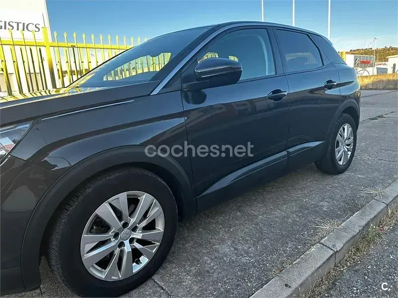 Usado Peugeot 3008 Active 130 CV (95 kW) 2019 Azul SUV
