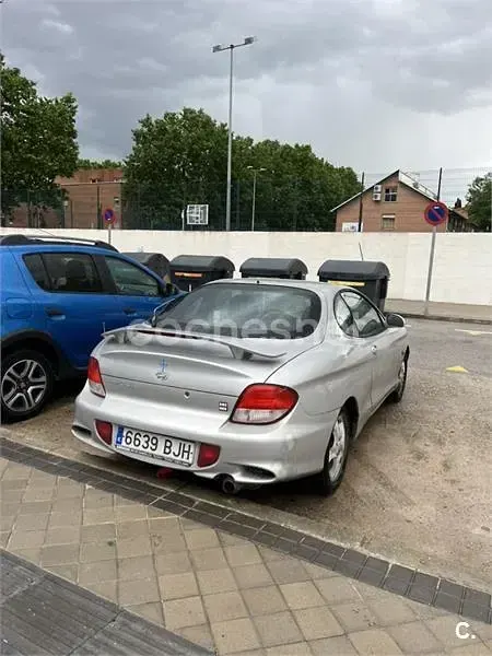 Usado Hyundai Coupé 116 CV (85 kW) 2001 Gris / plata Coupe