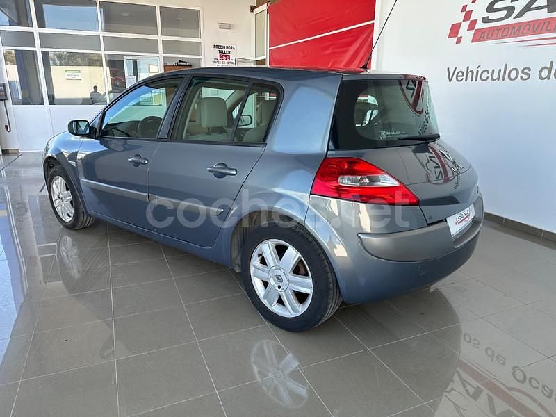Usado Renault Mégane II Expression 105 CV (77 kW) 2007 Gris / plata Berlina