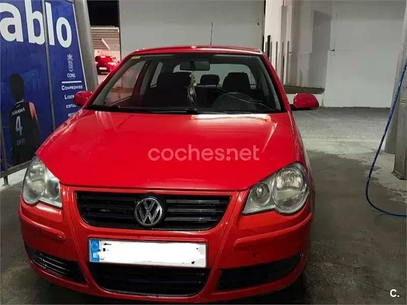 Usado VW Polo Advance 70 CV (51 kW) 2007 Rojo Utilitario