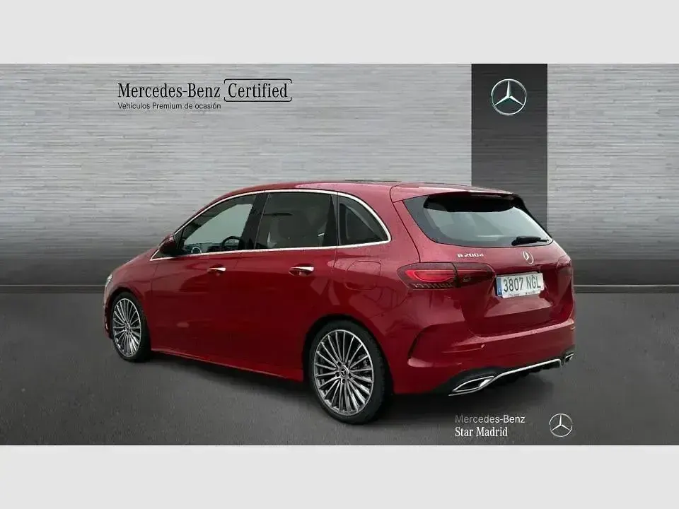 Usado Mercedes B200 150 CV (110 kW) 2025 Rojo Utilitario