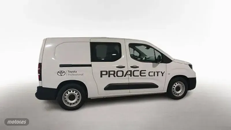 Usado Toyota Proace City City 100 kW (136 CV) 2025 Blanco Monovolumen