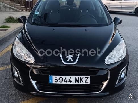 Usado Peugeot 308 SW Active 120 CV (88 kW) 2012 Negro Familiar