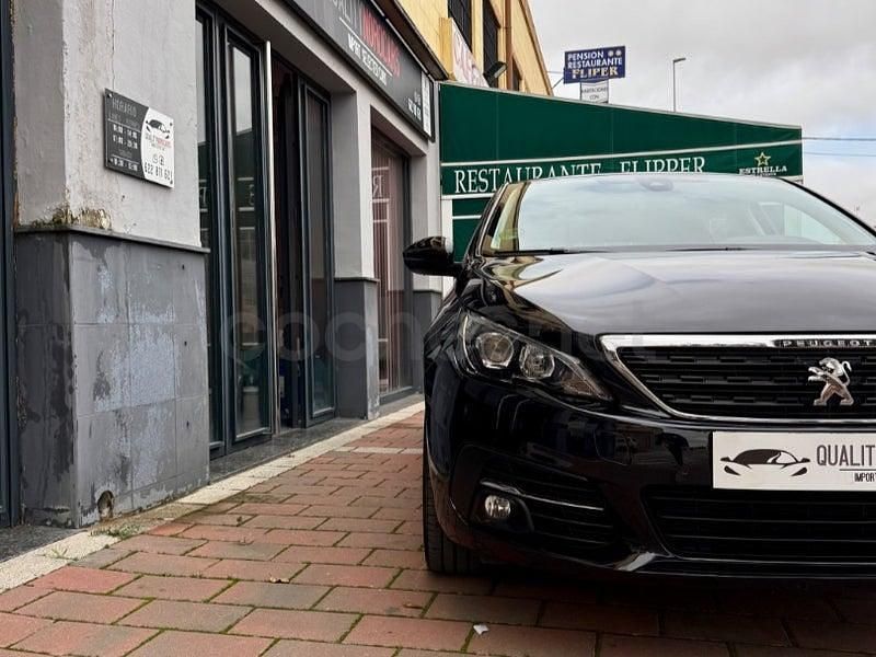 Usado Peugeot 308 Allure 130 CV (95 kW) 2021 Negro Berlina