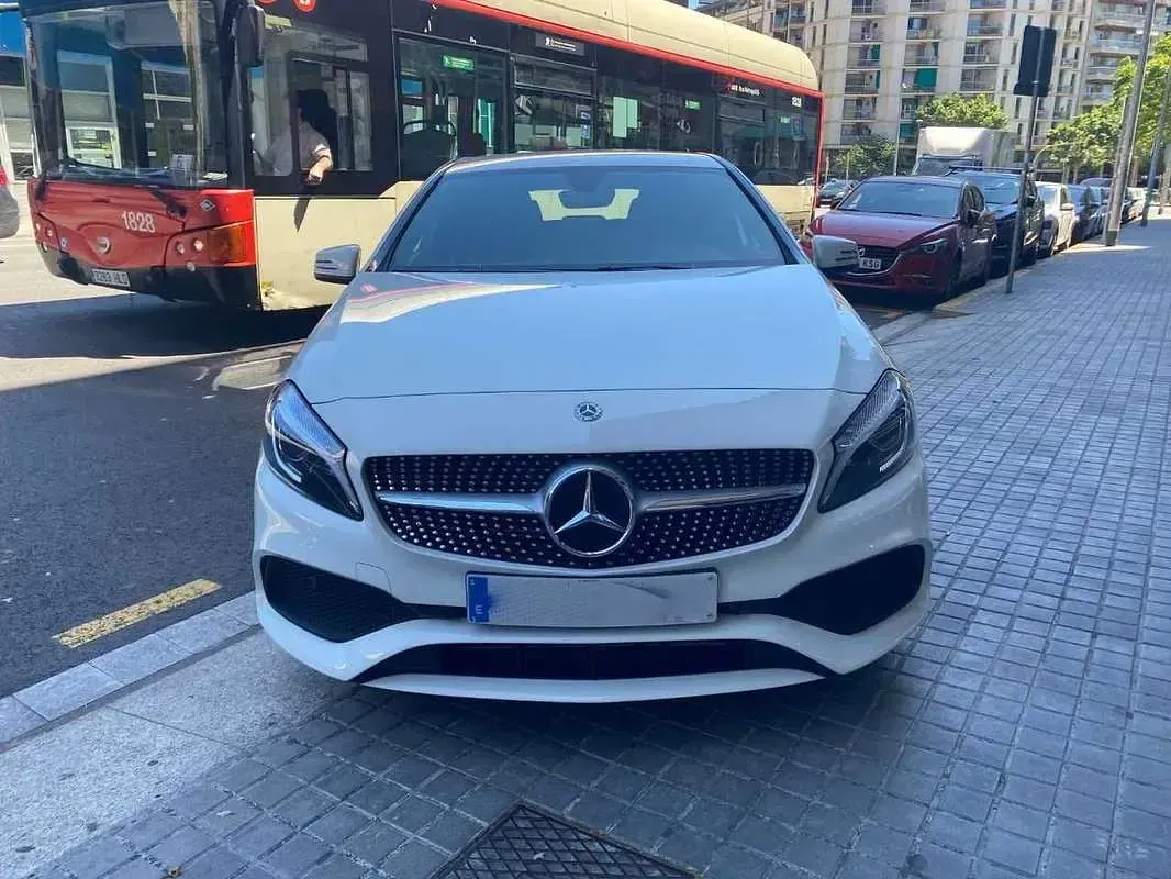 Käytetty Mercedes A200 AMG 136 HP (100 kW) 2018 Valkoinen Sedan