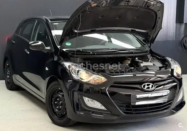 Usado Hyundai i30 100 CV (73 kW) 2012 Negro Berlina