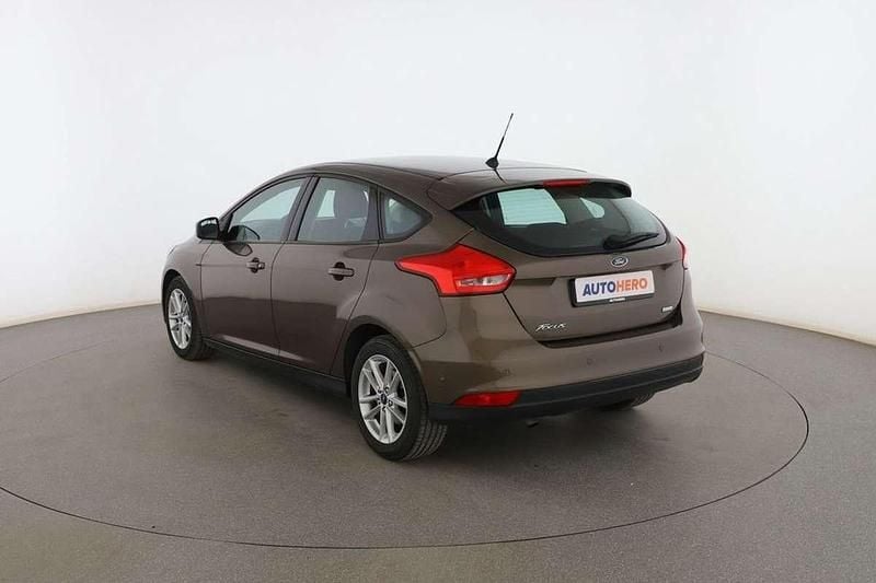 Usado Ford Focus Trend+ 126 CV (92 kW) 2016 Marrón Berlina
