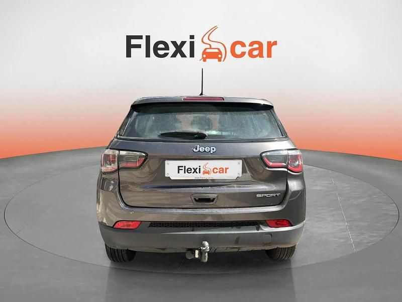 Usado Jeep Compass Sport 140 CV (102 kW) 2018 Gris SUV