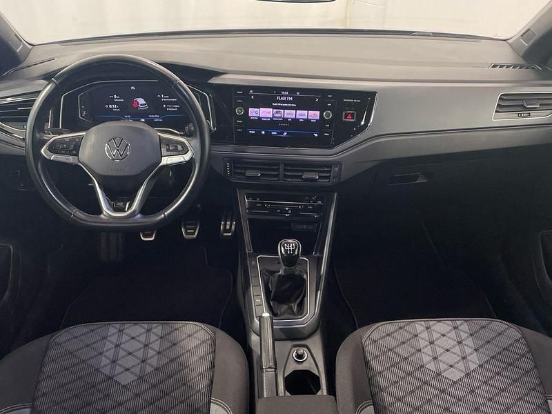 Usado VW Polo R-line 95 CV (69 kW) 2024 Gris Utilitario