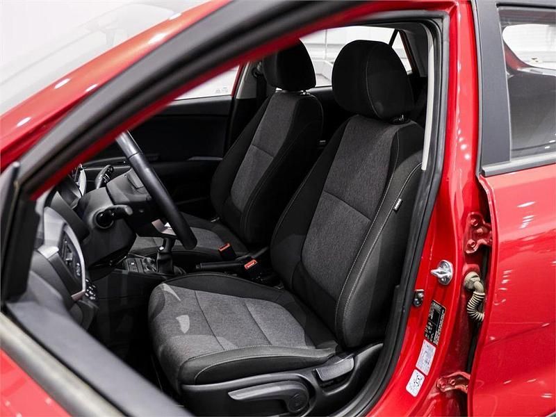 Usado Kia Stonic 101 CV (74 kW) 2024 Rojo SUV