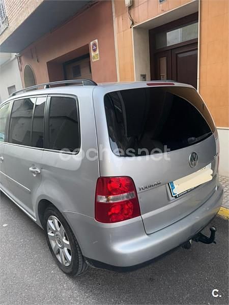 Usado VW Touran Advance 140 CV (102 kW) 2005 Gris / plata Monovolumen
