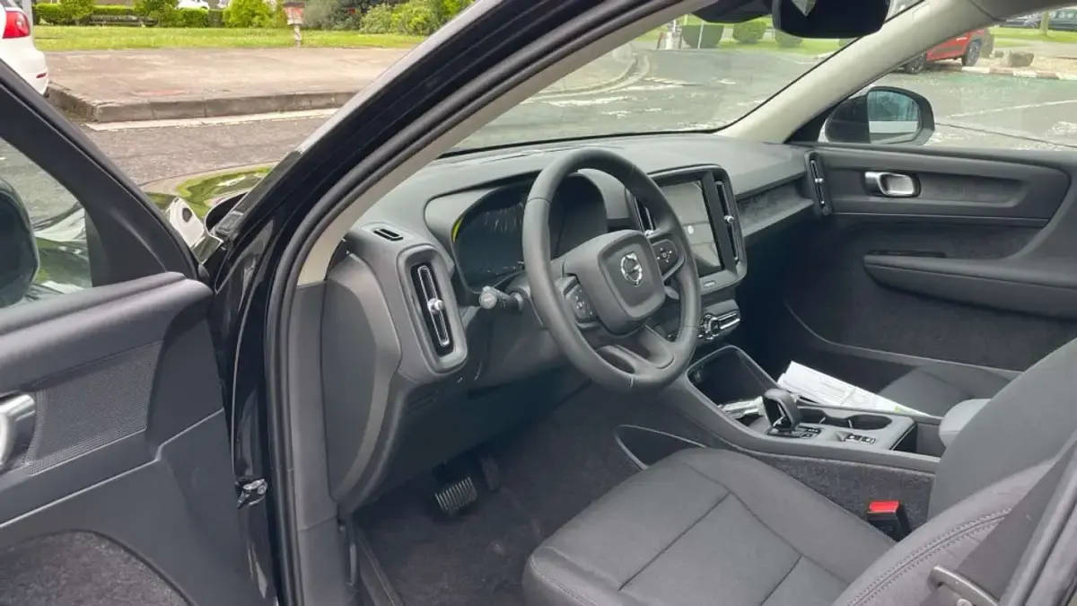 Nuevo Volvo XC40 163 CV (119 kW) 2026 Negro SUV