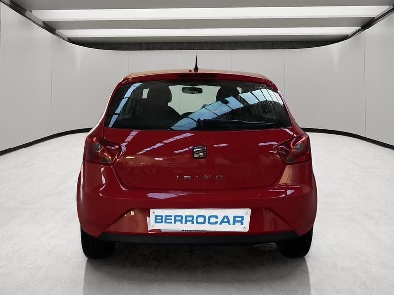 Usado Seat Ibiza Reference 90 CV (66 kW) 2013 Rojo