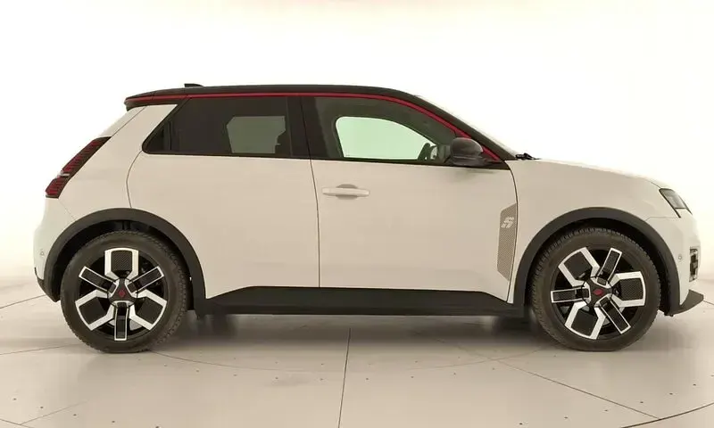 Begagnad Renault R5 Techno 110 kW (150 HK) 2024 Vit Halvkombi