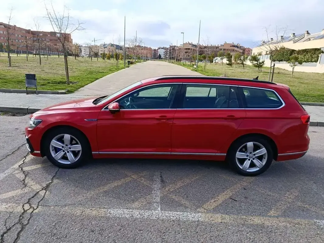 Usado VW Passat GTE 218 CV (160 kW) 2021 Rojo Familiar