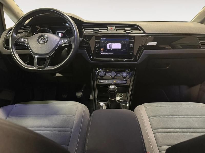 Usado VW Touran Sportline 110 CV (80 kW) 2017 Azul Monovolumen