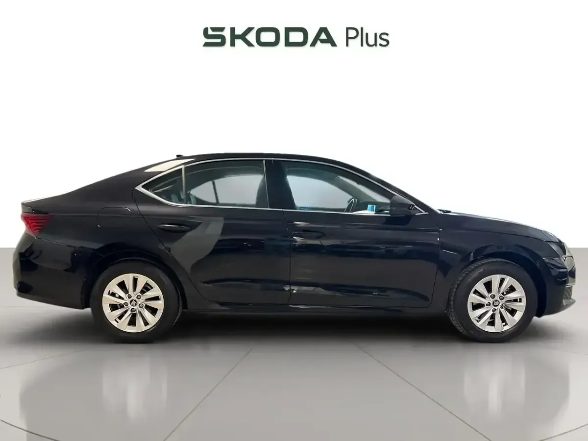 Usado Skoda Octavia Selection 150 CV (110 kW) 2025 Negro Berlina