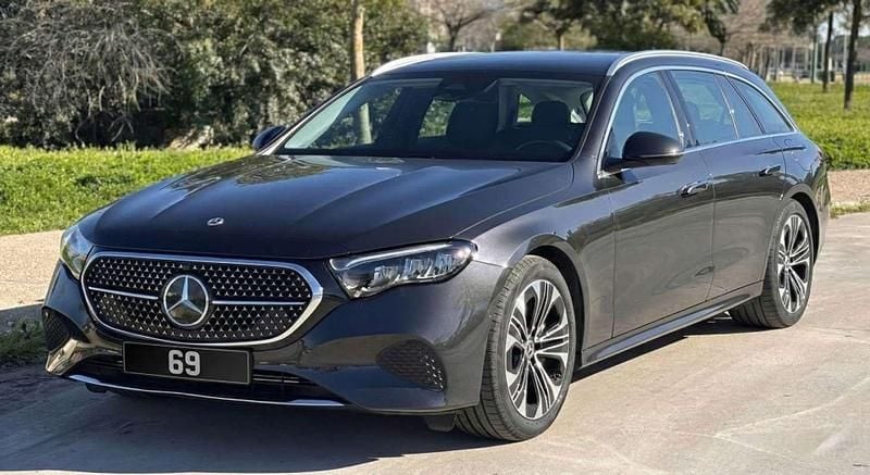 Usado Mercedes E300 313 CV (230 kW) 2024 Gris Familiar