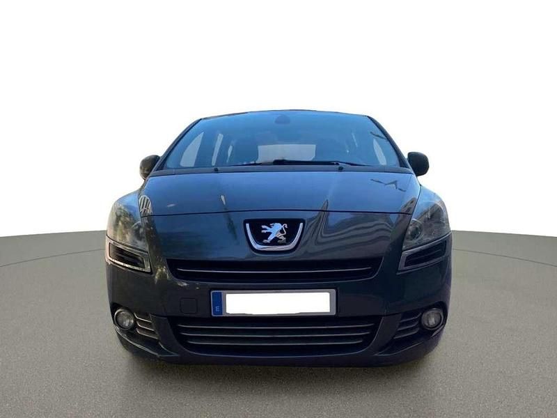 Usado Peugeot 5008 Active 120 CV (88 kW) 2011 Gris / plata Monovolumen