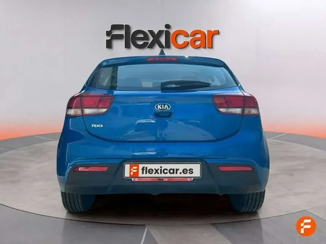Usado Kia Rio 84 CV (61 kW) 2021 Azul Utilitario