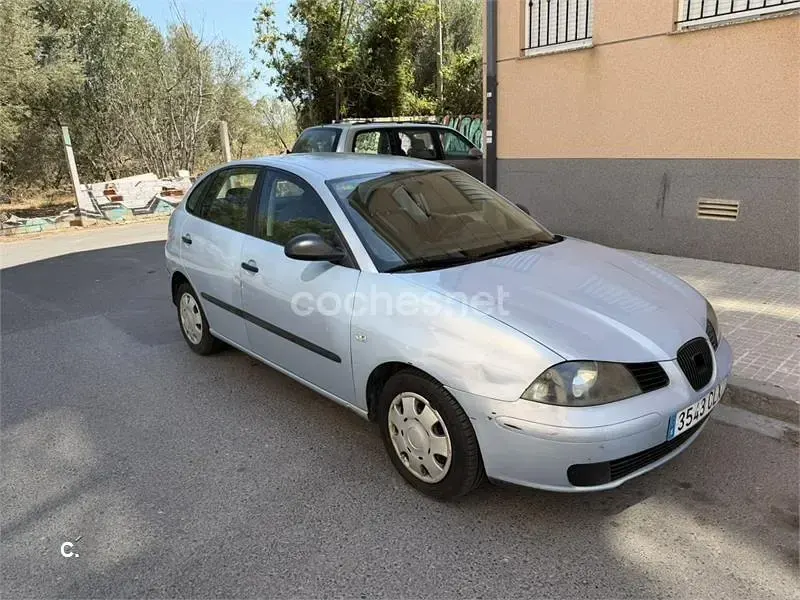 Usado Seat Ibiza 110 CV (80 kW) 2003 Gris / plata Utilitario