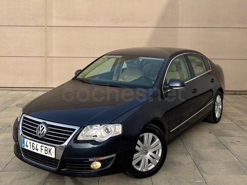 Usado VW Passat Highline 140 CV (102 kW) 2006 Azul Berlina