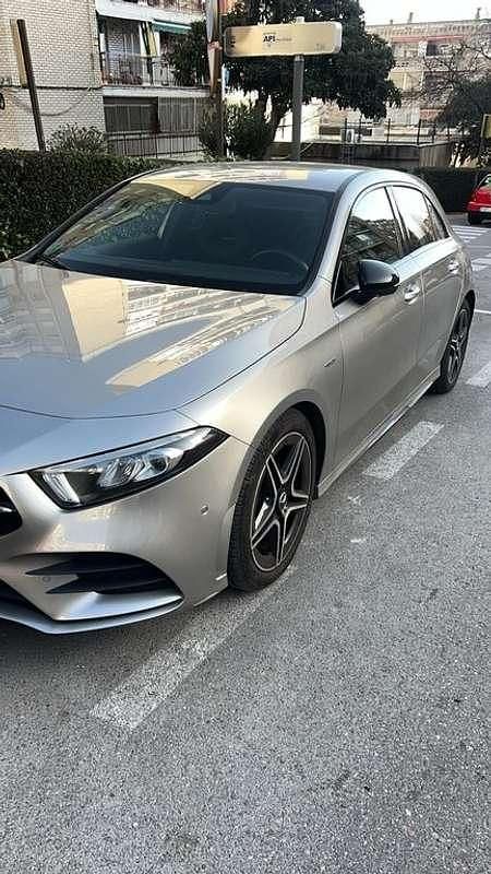 Usado Mercedes A180 109 HP (80 kW) 2020 Cinzento Citadino