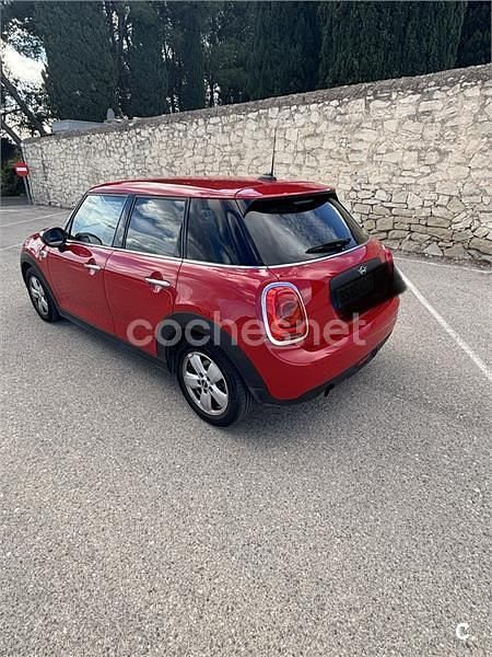 Usado Mini ONE 102 CV (75 kW) 2020 Rojo Utilitario