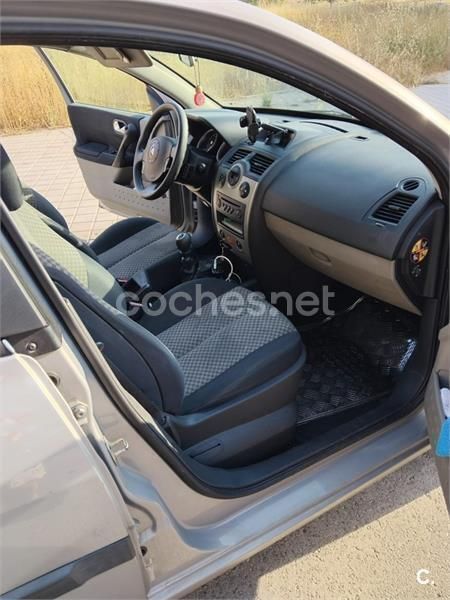 Gris / plata Usado 2005 Renault Mégane II Authentique Berlina | 1250 € (Buen precio) - Imagen 1/4