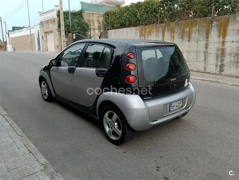 Usado Smart ForFour Pulse 95 CV (69 kW) 2004 Gris / plata Utilitario