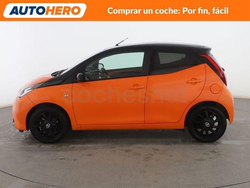 Usado Toyota Aygo X-play 72 CV (52 kW) 2019 Naranja Utilitario