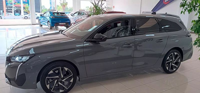 Gris selenium cmetal Usado 2024 Peugeot 308 Allure Familiar | 20.060 € (Buen precio) - Imagen 1/4