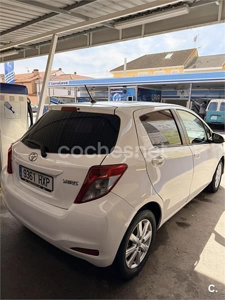 Usado Toyota Yaris Active 99 CV (72 kW) 2014 Blanco Utilitario