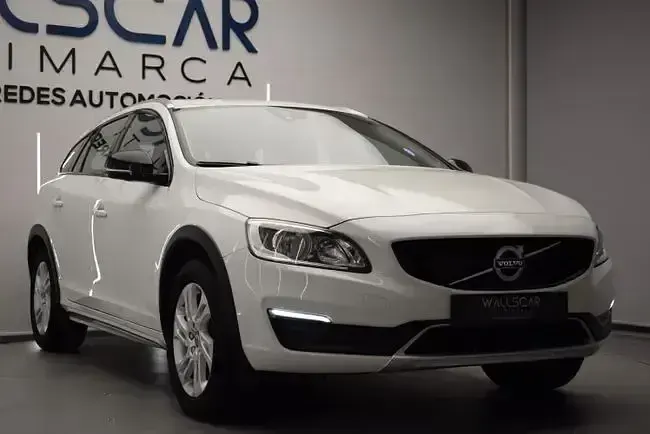 Begagnad Volvo V60 Momentum 149 HK (109 kW) 2016 Vit Kombi