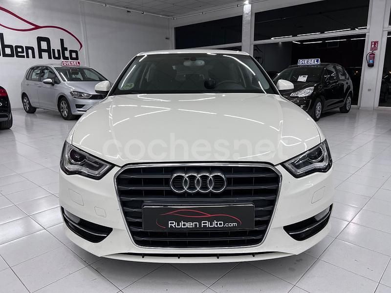 Usado Audi A3 Attraction 105 CV (77 kW) 2014 Blanco Berlina