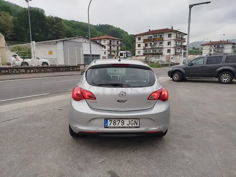 Usado Opel Astra Excellence 110 CV (80 kW) 2015 Gris / plata Berlina