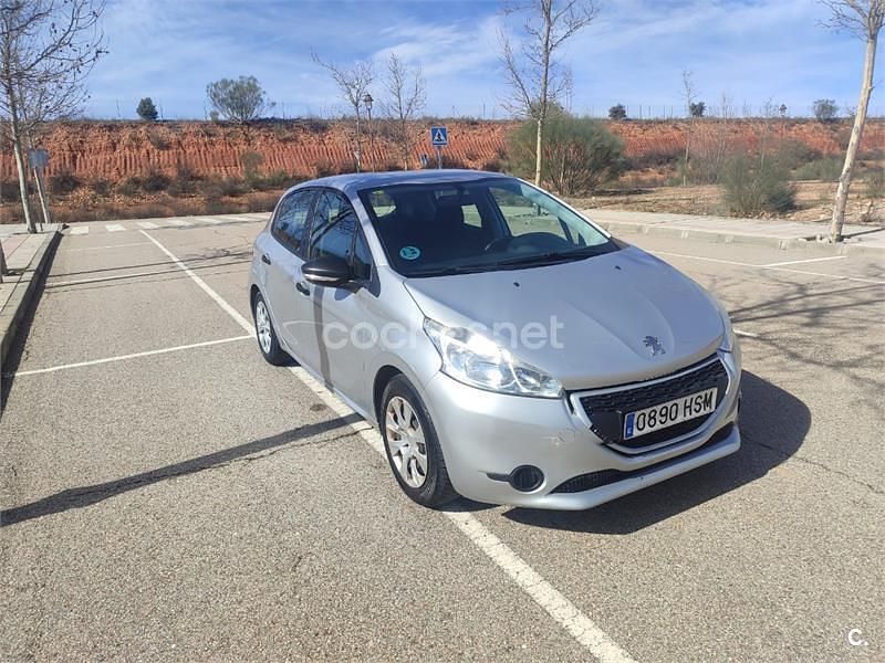 Usado Peugeot 208 Access 82 CV (60 kW) 2014 Gris / plata Utilitario