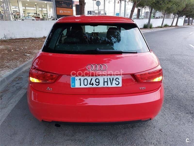 Usado Audi A1 Attraction 90 CV (66 kW) 2014 Rojo Utilitario