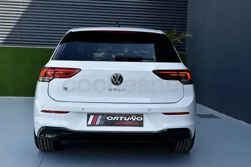 Usado VW Golf VIII Life 116 CV (85 kW) 2024 Blanco Berlina