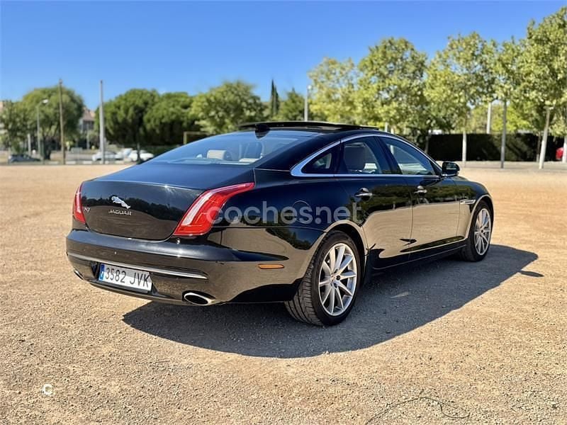 Negro Usado 2016 Jaguar XJ Premium Luxury Berlina | 23.000 € - Imagen 1/4
