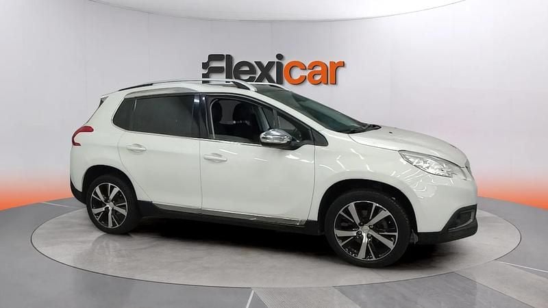 Usado Peugeot 2008 Active 110 CV (80 kW) 2015 Blanco SUV