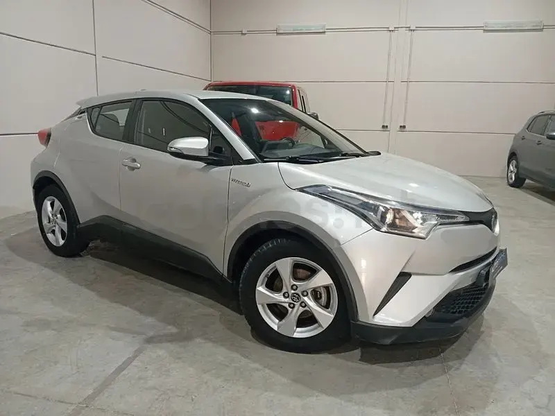 Usado Toyota C-HR Edition 122 CV (89 kW) 2019 Gris / plata SUV
