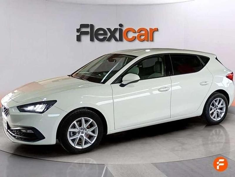 Usado Seat Leon Style 116 CV (85 kW) 2021 Blanco Utilitario