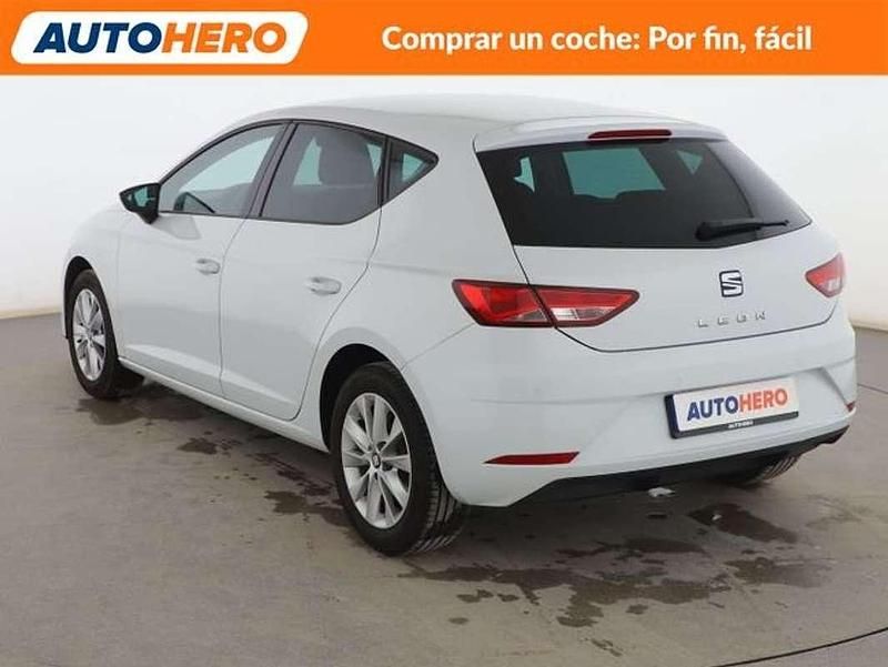 Usado Seat Leon Style Plus 116 CV (85 kW) 2017 Blanco Berlina