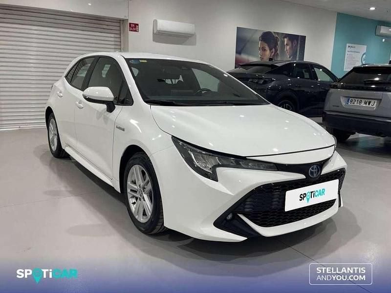 Usado Toyota Corolla Active 122 CV (89 kW) 2020 Blanco Berlina
