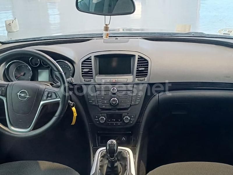 Usado Opel Insignia Selective 130 CV (95 kW) 2012 Negro Familiar