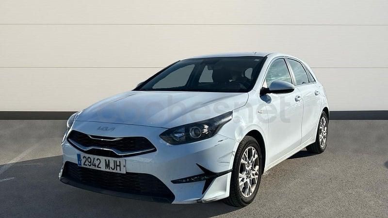 Usado Kia Ceed 136 CV (100 kW) 2023 Blanco Utilitario