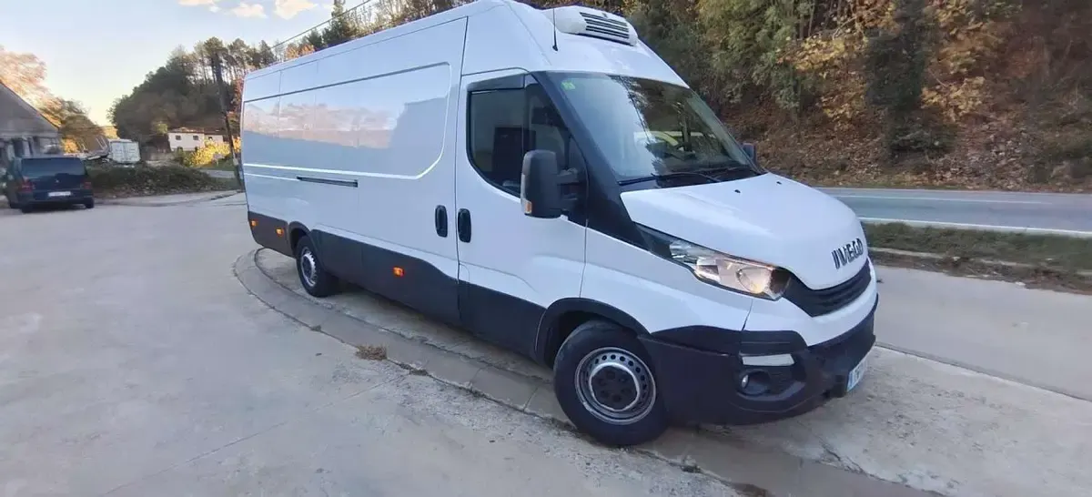 Usado Iveco Daily 170 CV (125 kW) 2018 Blanco Van
